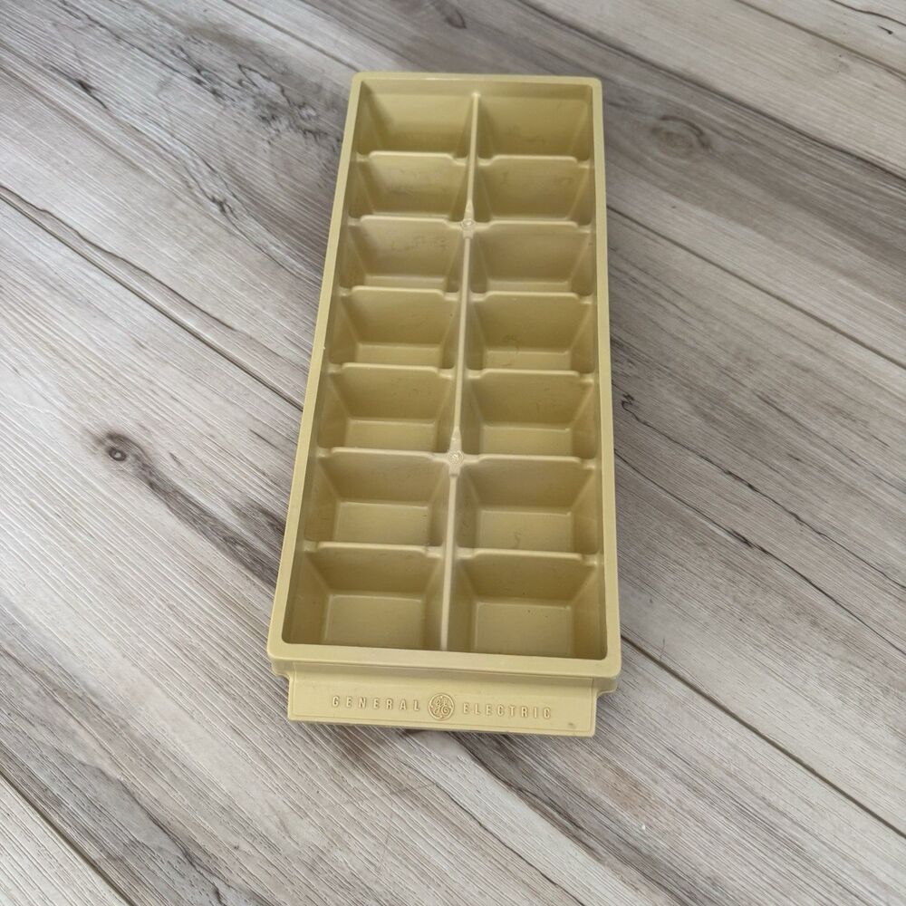 Vintage 1970s General Electric GE Harvest Gold Plastic Ice Cube Tray 14 Cubes